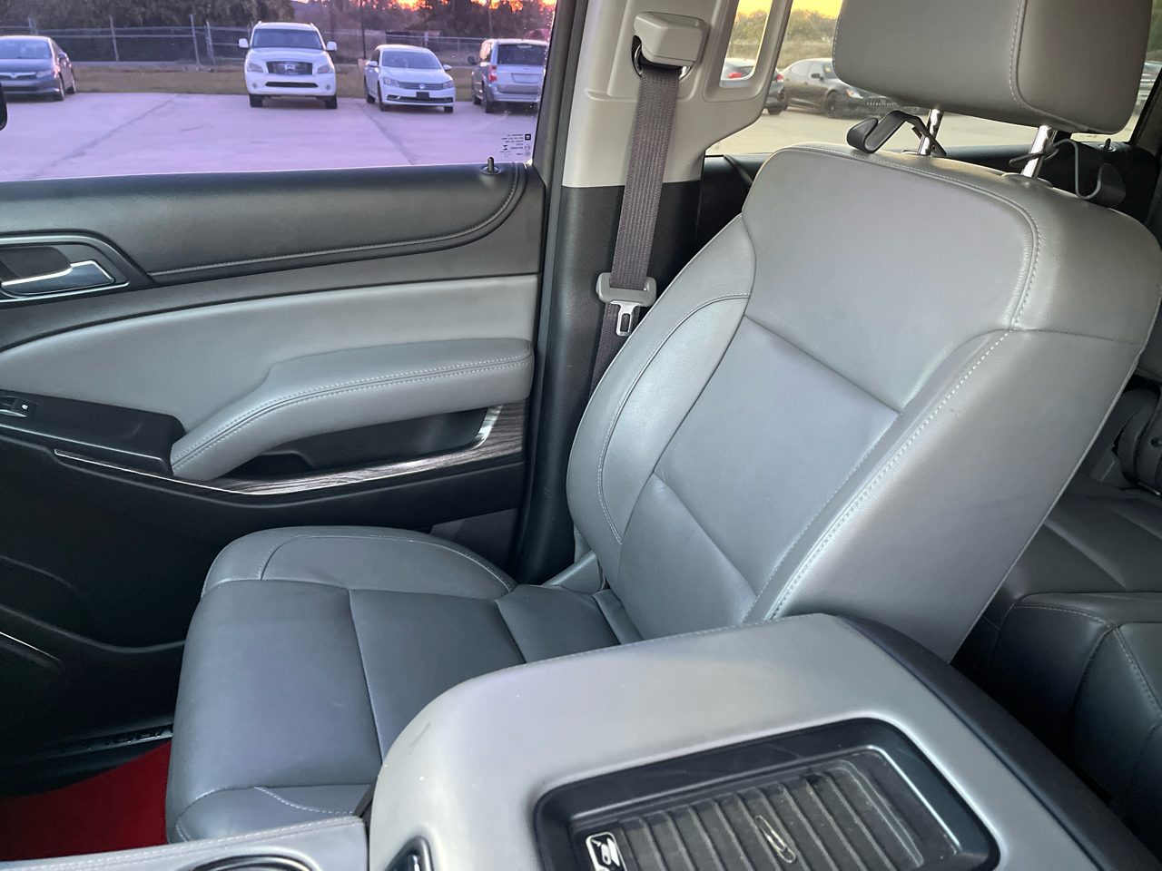 Chevrolet Suburban 4WD 4dr 1500 LT 2017