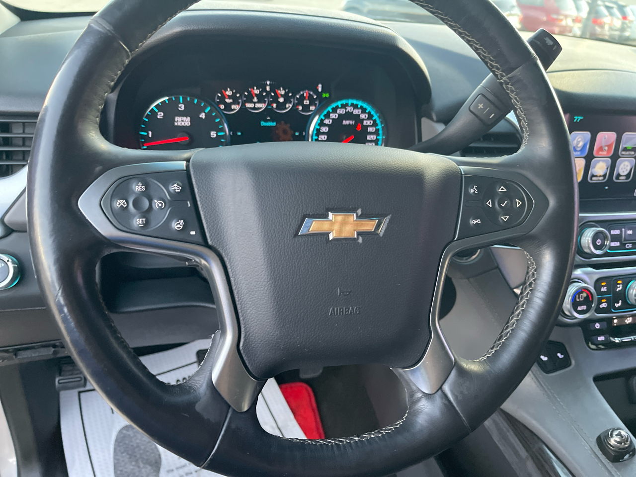 Chevrolet Suburban 4WD 4dr 1500 LT 2017