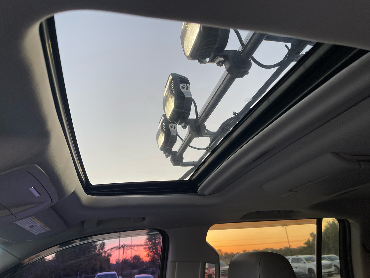 Chevrolet Suburban 4WD 4dr 1500 LT 2017