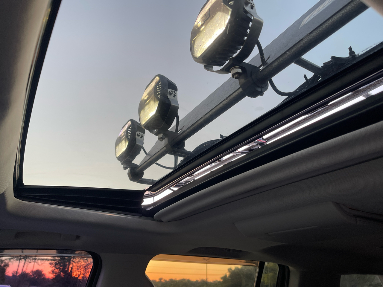 Chevrolet Suburban 4WD 4dr 1500 LT 2017