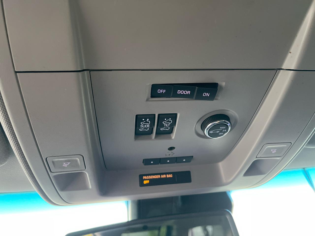 Chevrolet Suburban 4WD 4dr 1500 LT 2017