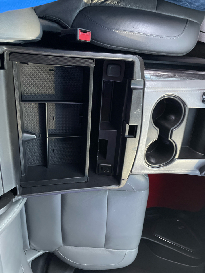 Chevrolet Suburban 4WD 4dr 1500 LT 2017