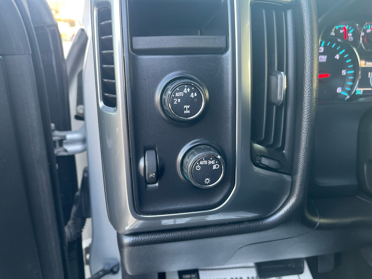 Chevrolet Silverado 1500 4WD Crew Cab 143.5" LT w/1LT 2015