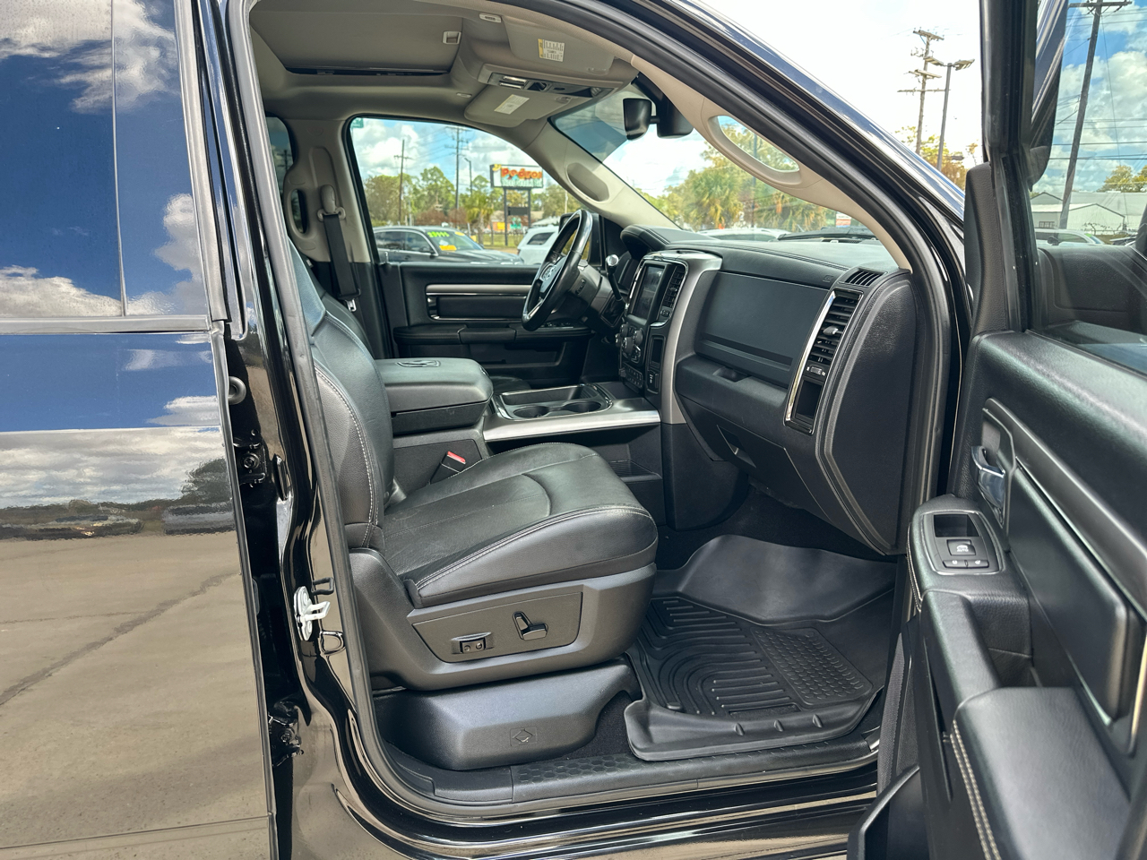 RAM 2500 Laramie 4x4 Crew Cab 6'4" Box 2018