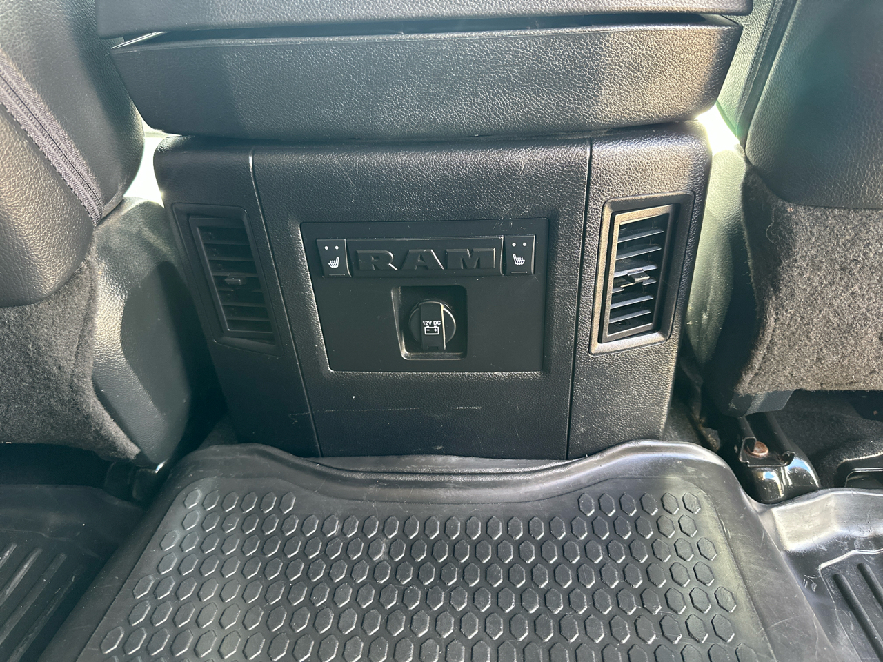 RAM 2500 Laramie 4x4 Crew Cab 6'4" Box 2018