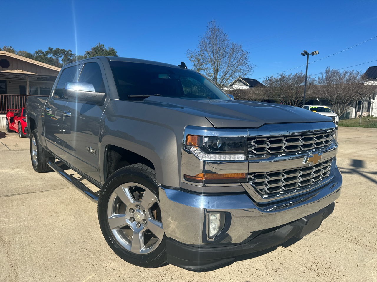 2017 Chevrolet Silverado 1500 LT photo 2