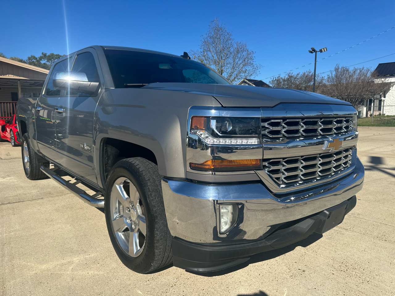2017 Chevrolet Silverado 1500 LT photo 3