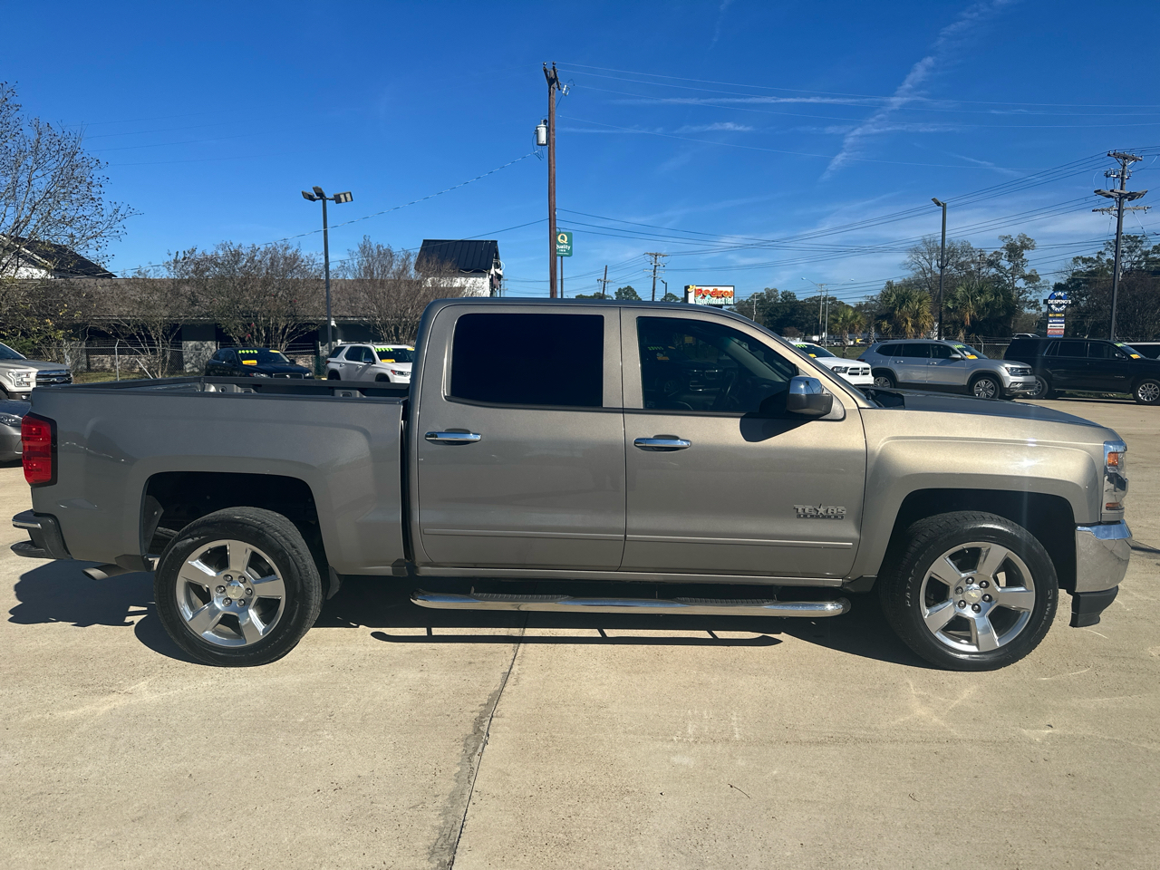 2017 Chevrolet Silverado 1500 LT photo 4