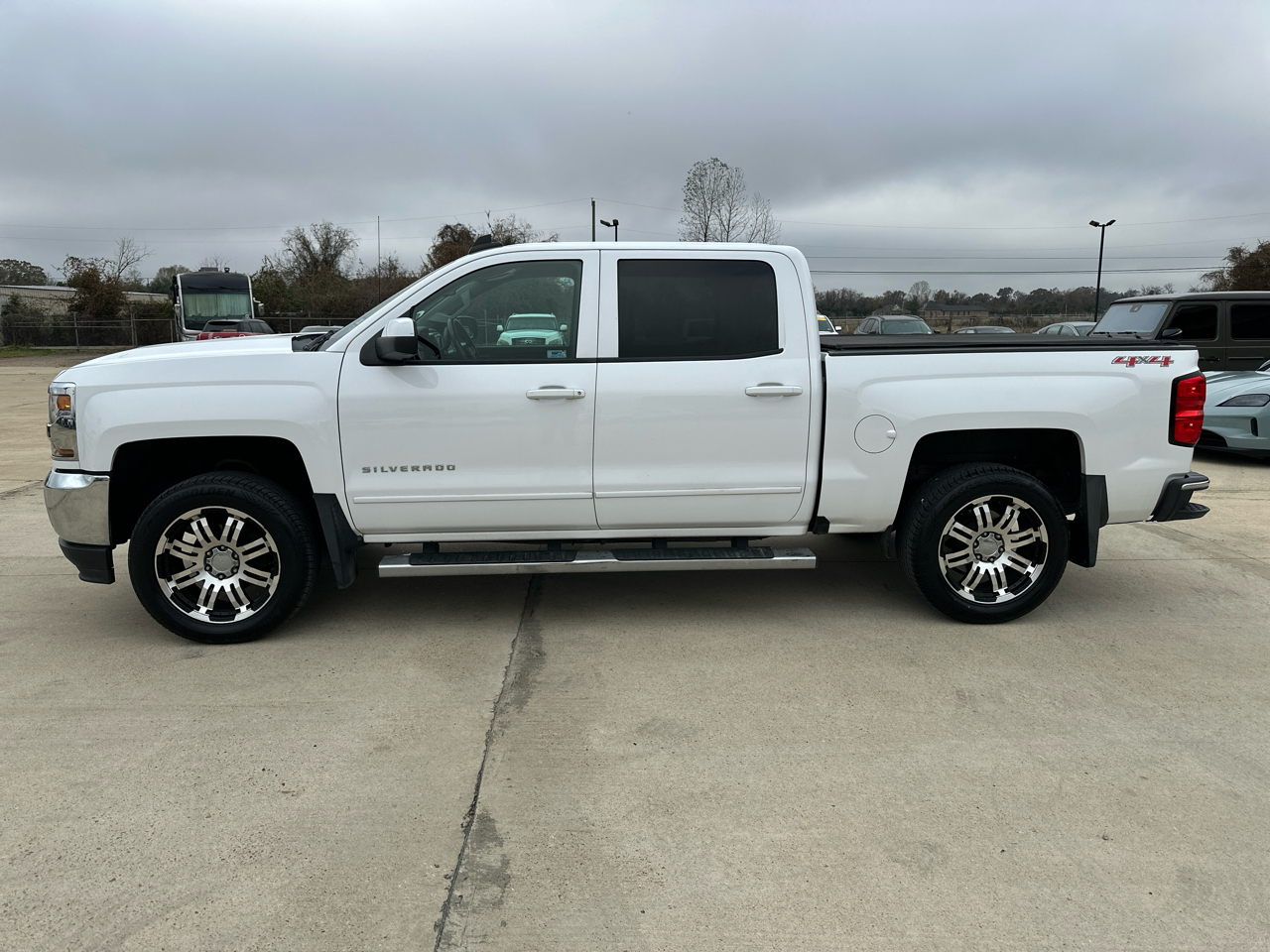 Chevrolet Silverado 1500 4WD Crew Cab 143.5" LT w/1LT 2017
