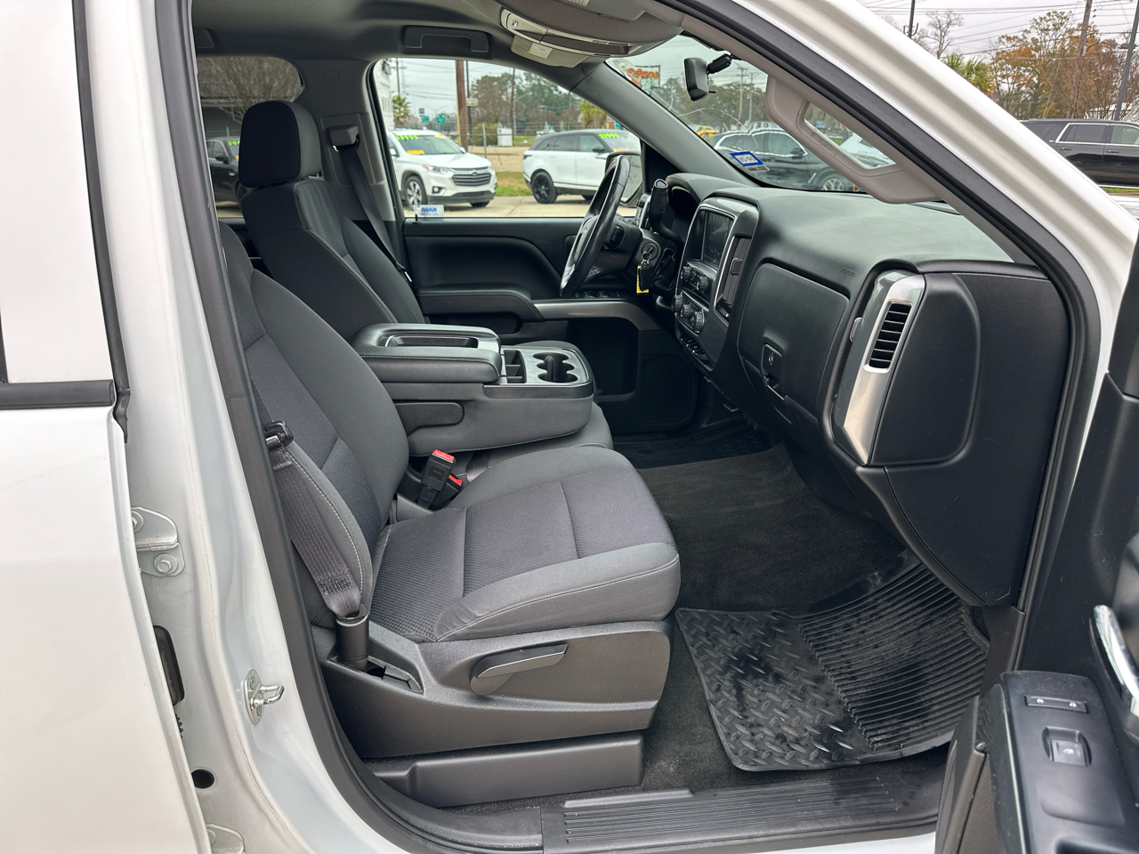 Chevrolet Silverado 1500 4WD Crew Cab 143.5" LT w/1LT 2017