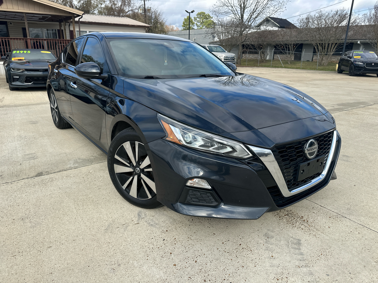 Nissan Altima 2.5 SV Sedan 2021