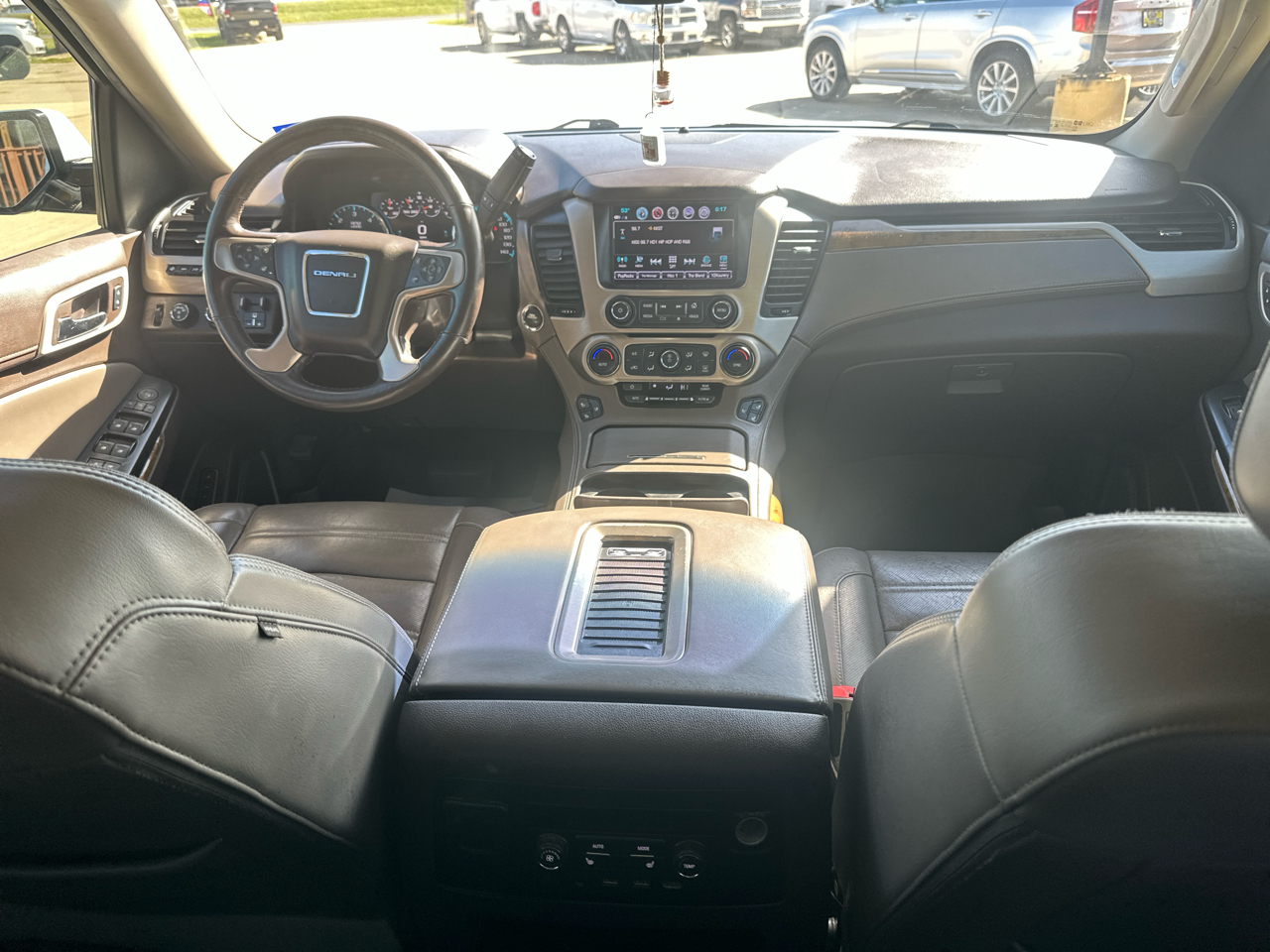 GMC Yukon XL 4WD 4dr Denali 2017
