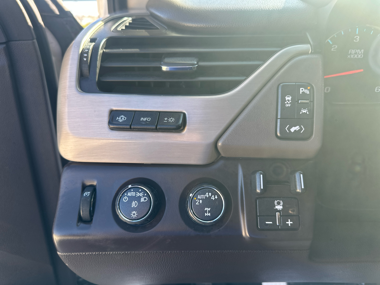 GMC Yukon XL 4WD 4dr Denali 2017