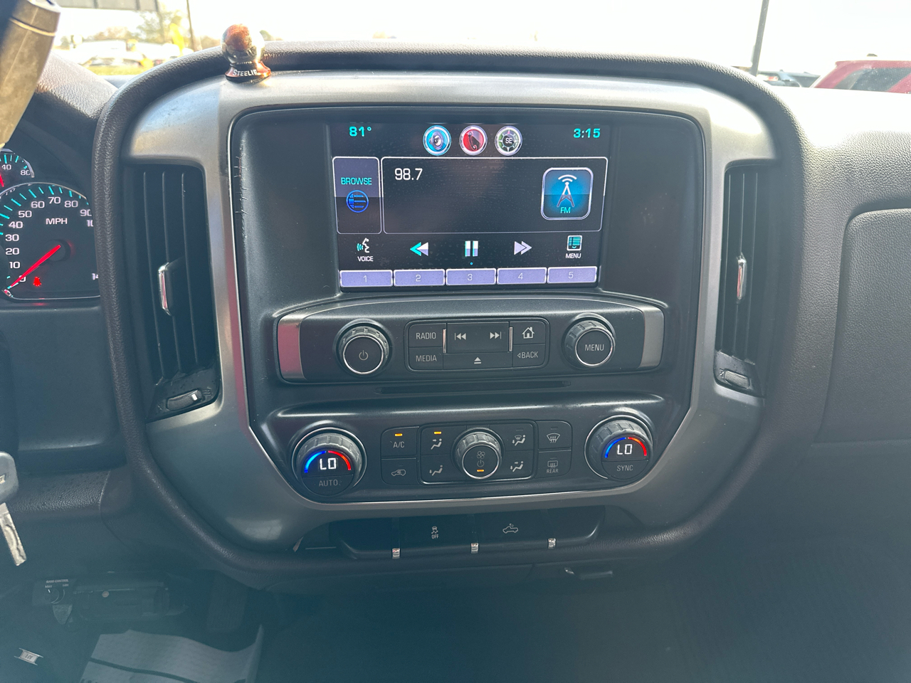 Chevrolet Silverado 1500 2WD Crew Cab 143.5" LT w/1LT 2015