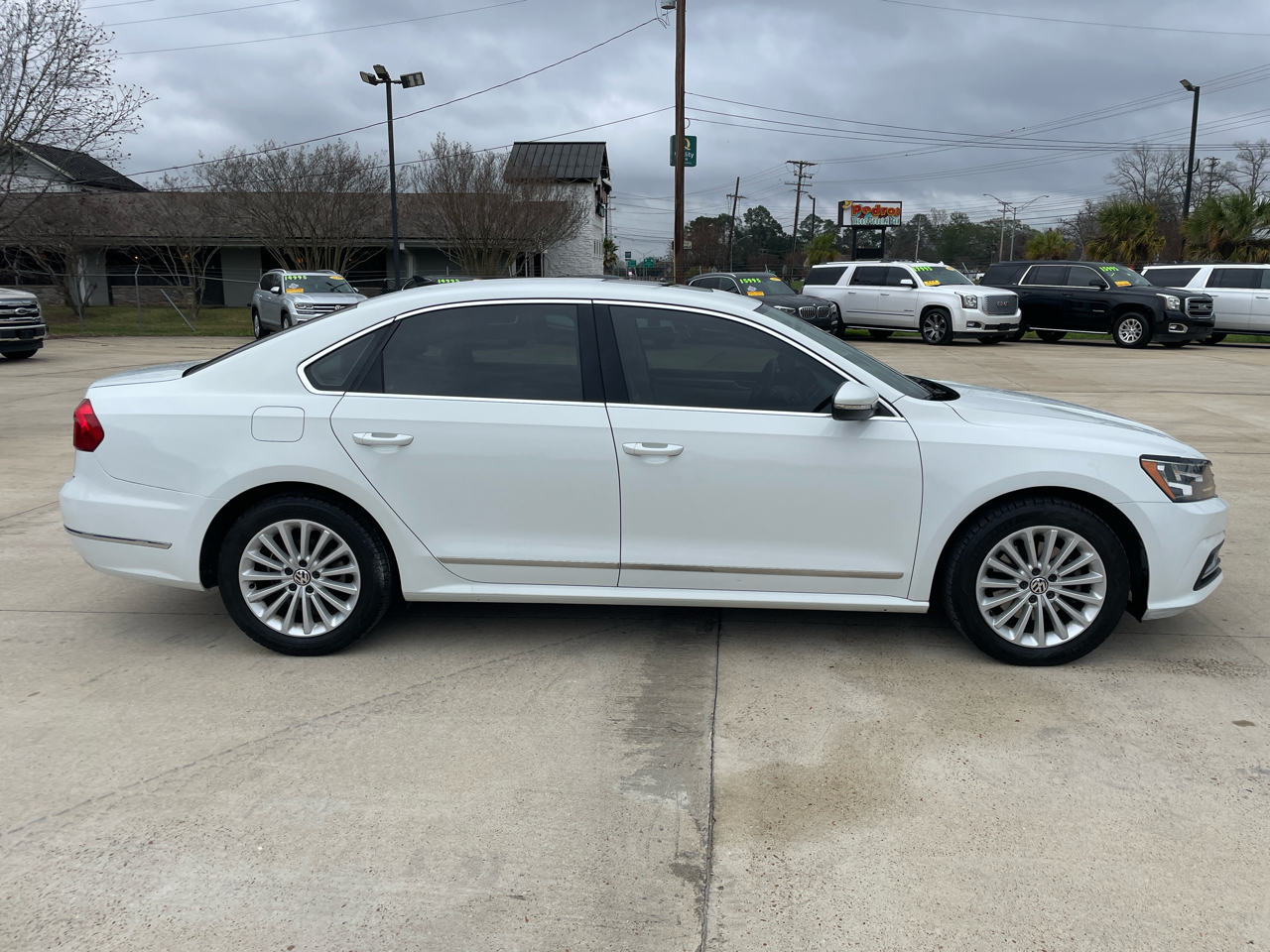 Volkswagen Passat 4dr Sdn 1.8T Auto SE 2016