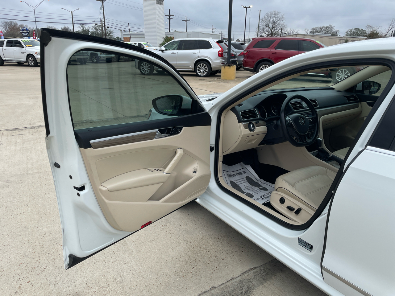 Volkswagen Passat 4dr Sdn 1.8T Auto SE 2016