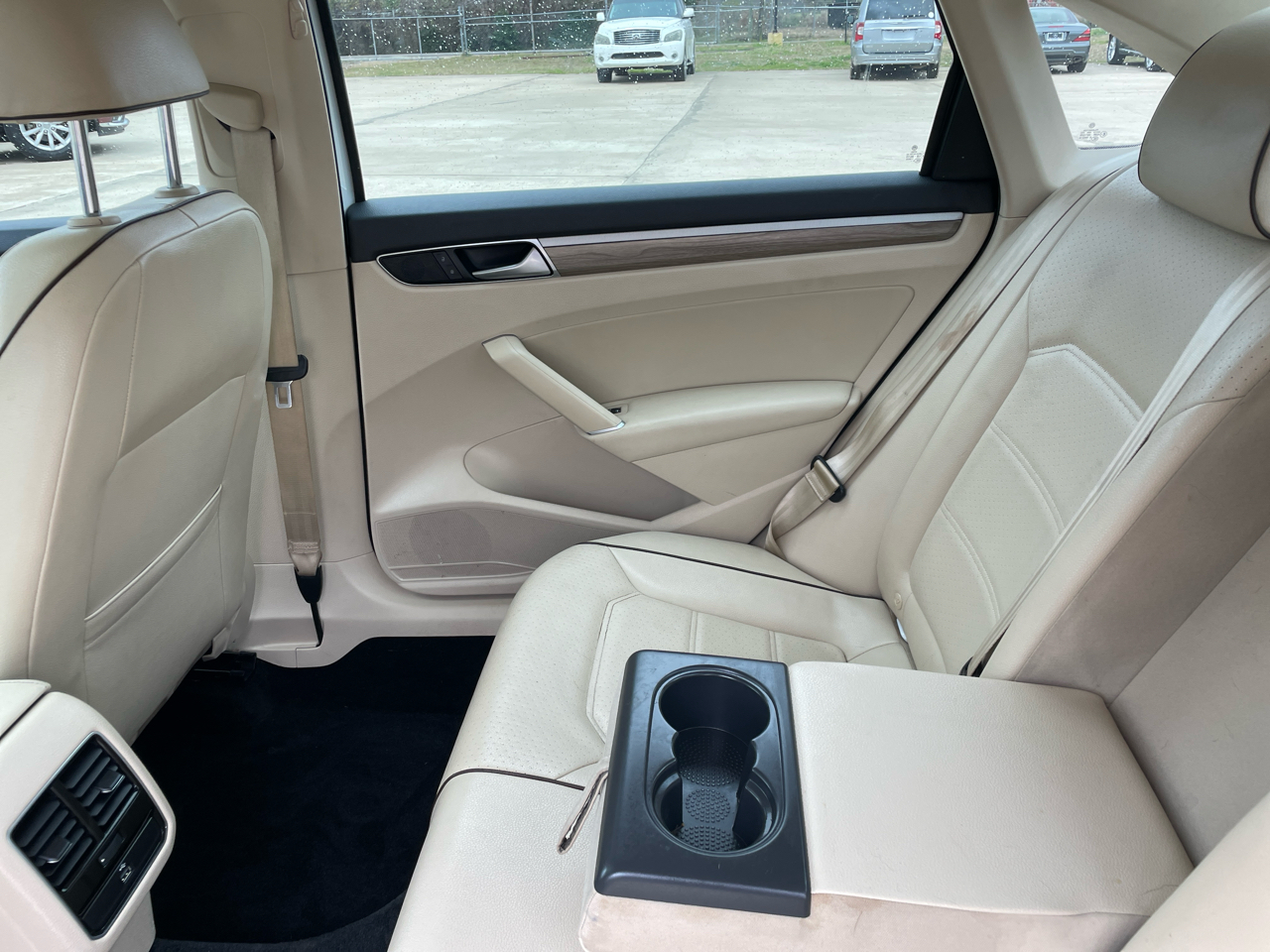 Volkswagen Passat 4dr Sdn 1.8T Auto SE 2016