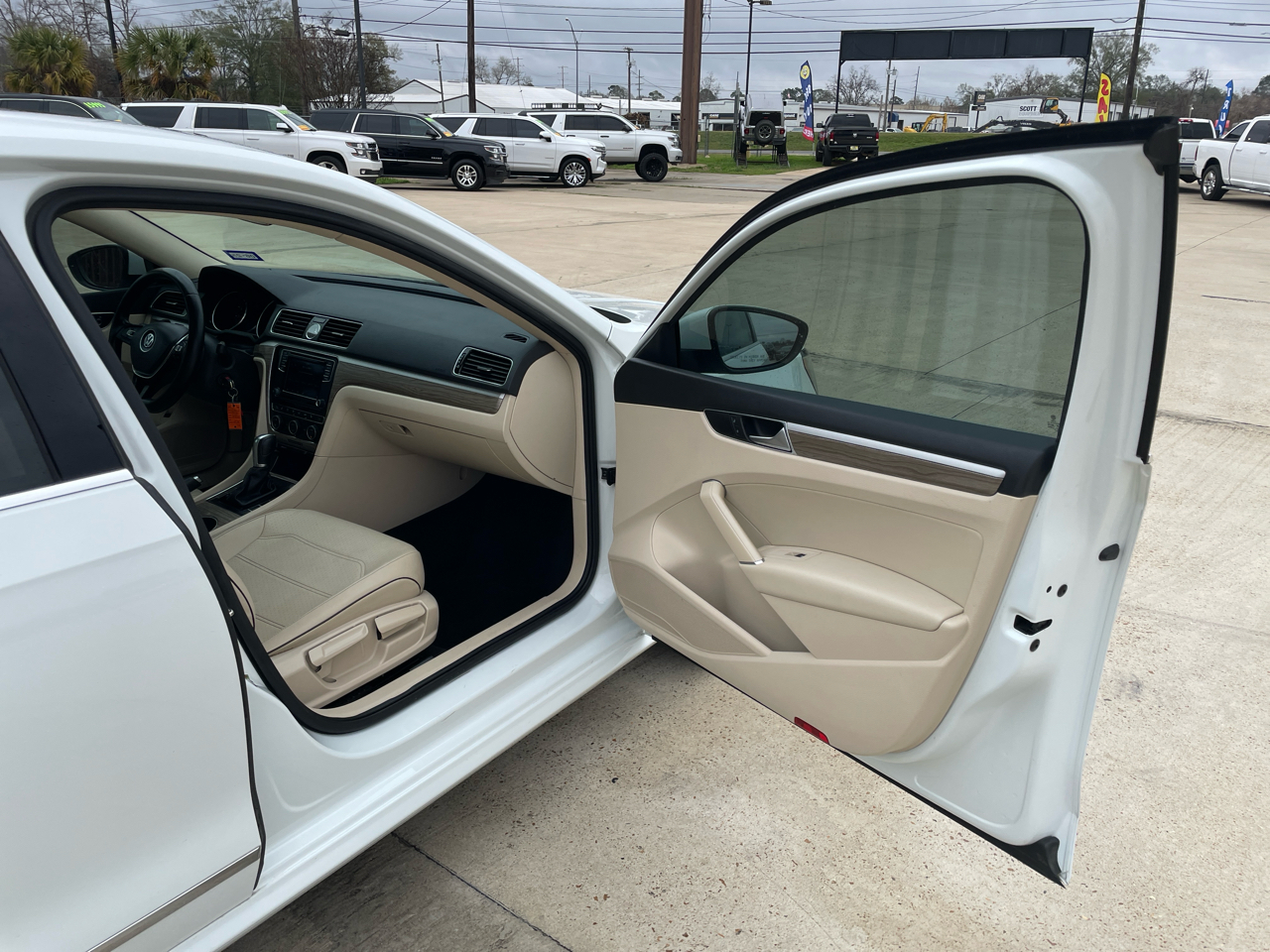 Volkswagen Passat 4dr Sdn 1.8T Auto SE 2016