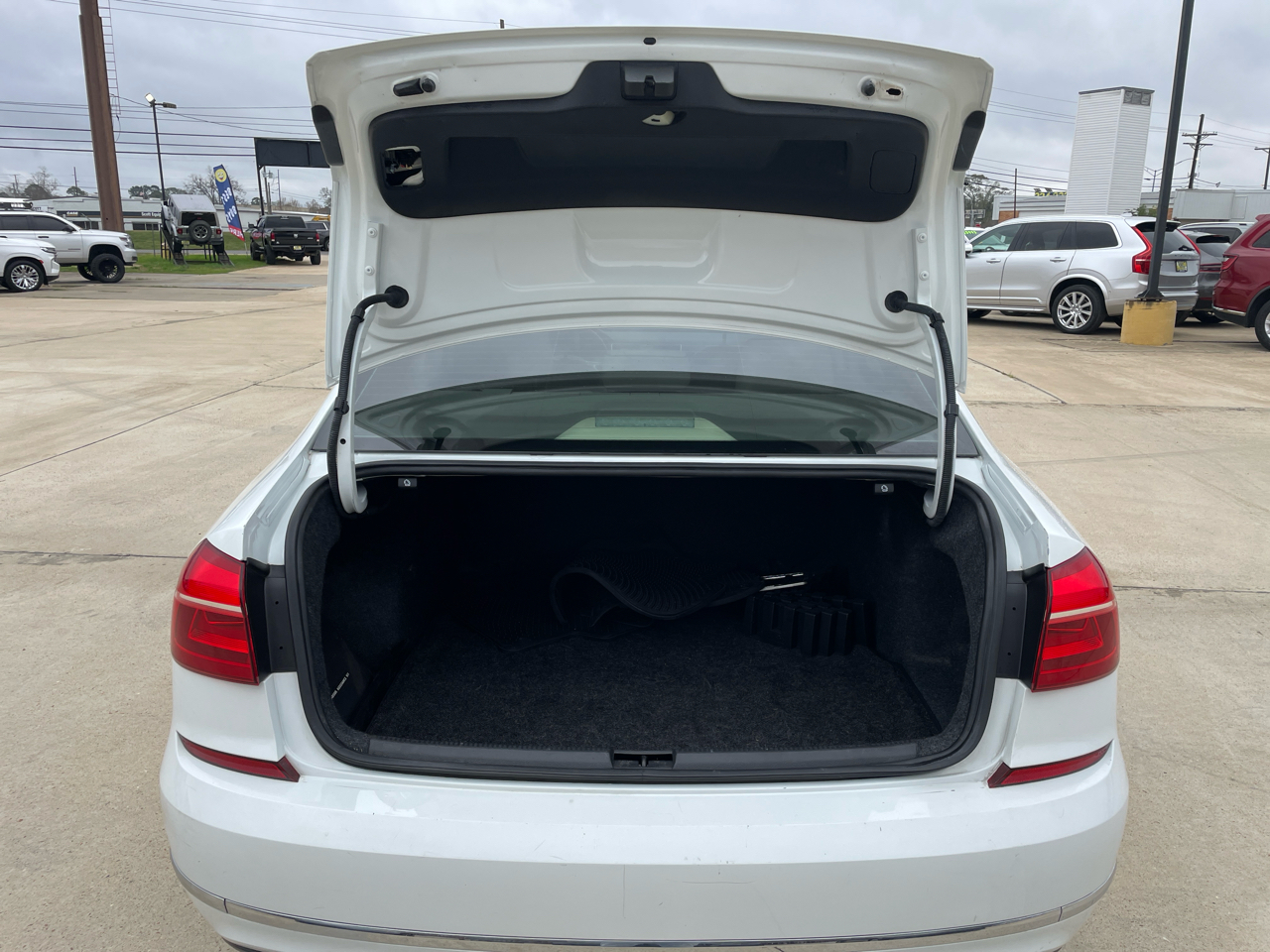 Volkswagen Passat 4dr Sdn 1.8T Auto SE 2016