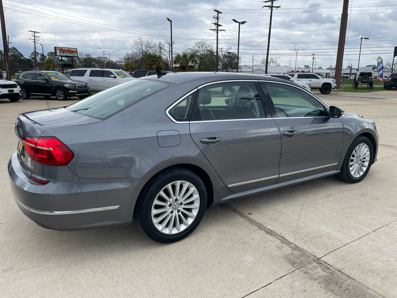 Volkswagen Passat 4dr Sdn 1.8T Auto SE PZEV 2016