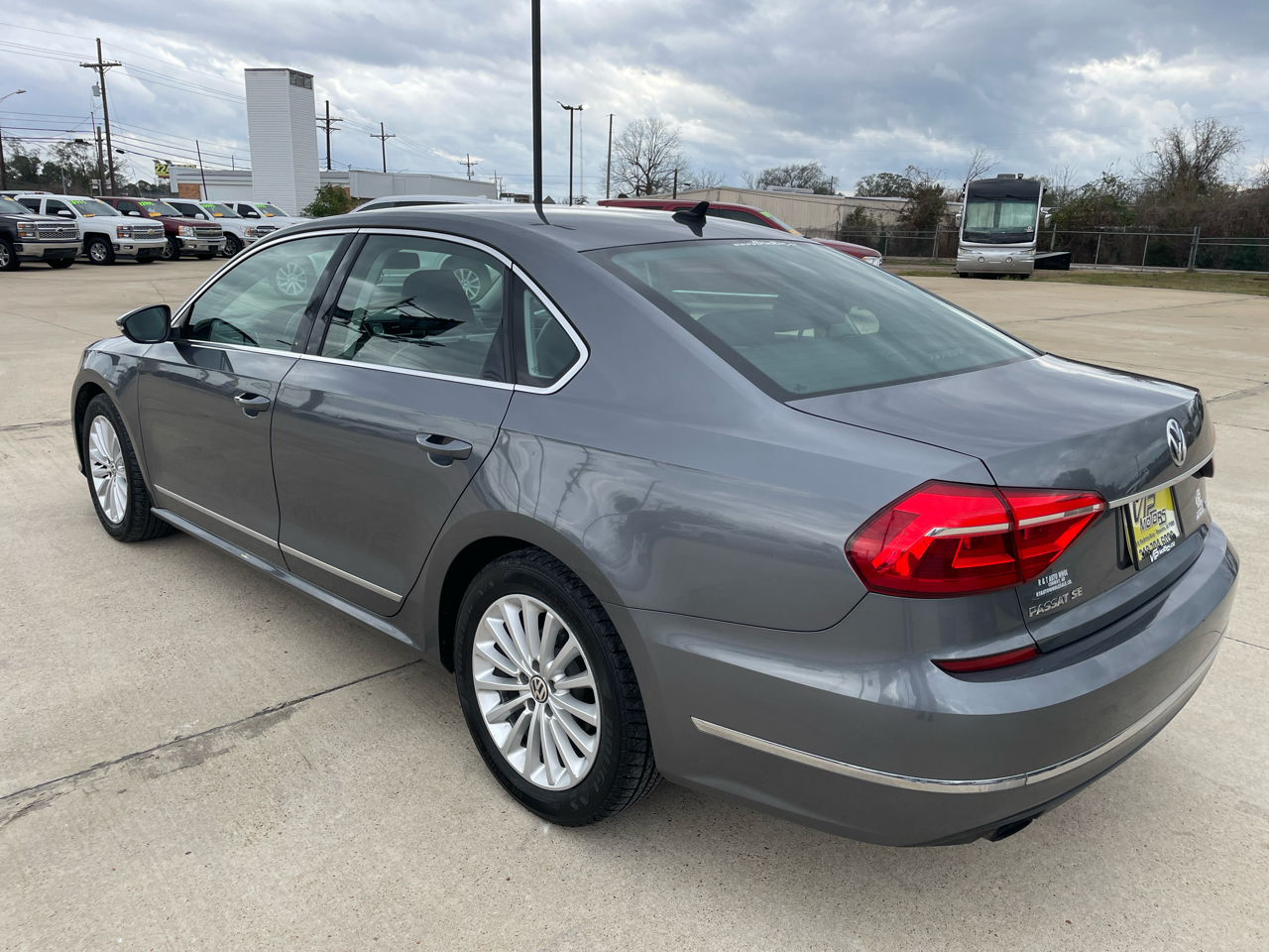 Volkswagen Passat 4dr Sdn 1.8T Auto SE PZEV 2016