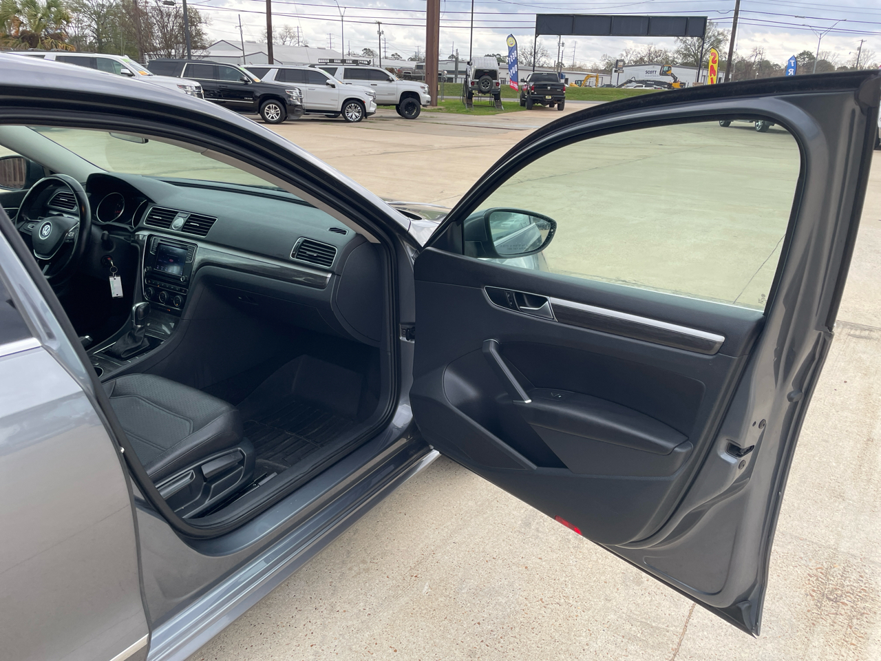 Volkswagen Passat 4dr Sdn 1.8T Auto SE PZEV 2016