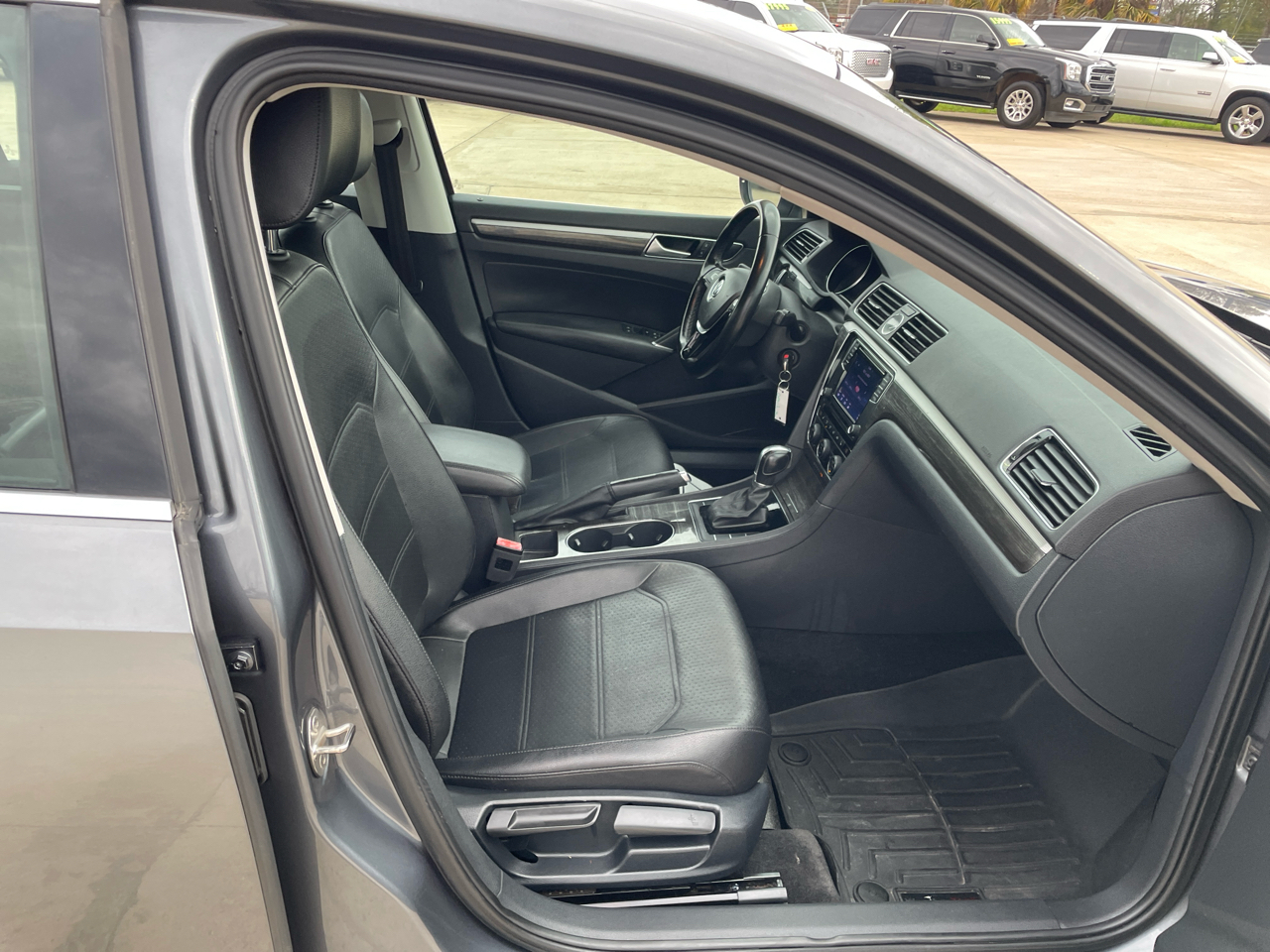 Volkswagen Passat 4dr Sdn 1.8T Auto SE PZEV 2016