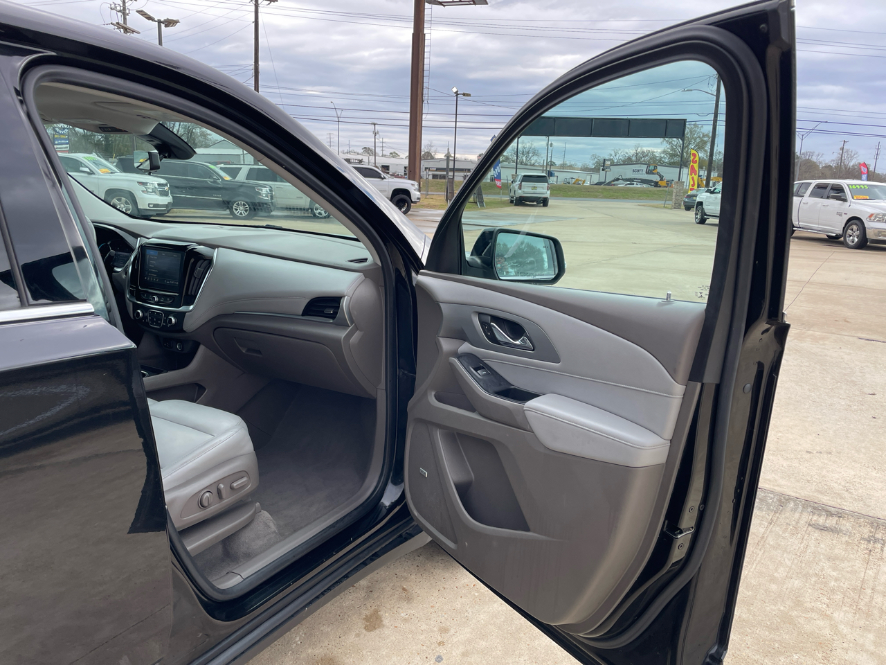 Chevrolet Traverse FWD 4dr LT Leather 2021