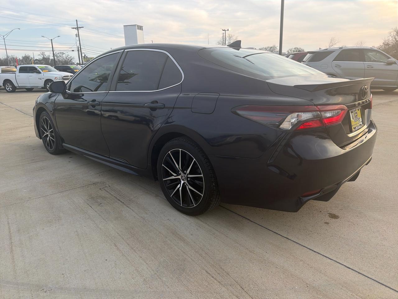 Toyota Camry SE Auto (Natl) 2021