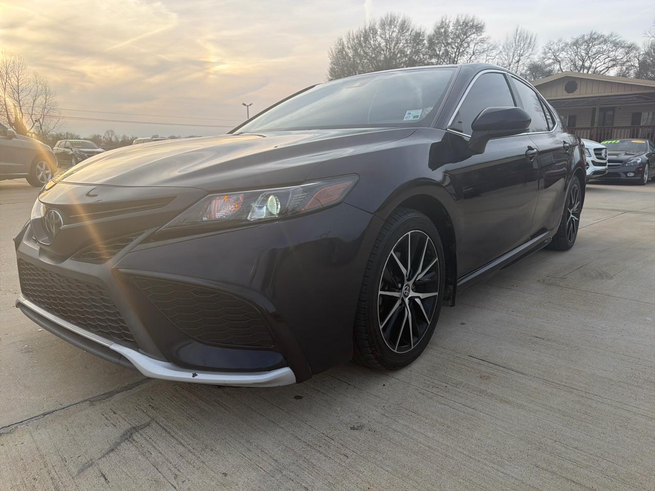 Toyota Camry SE Auto (Natl) 2021