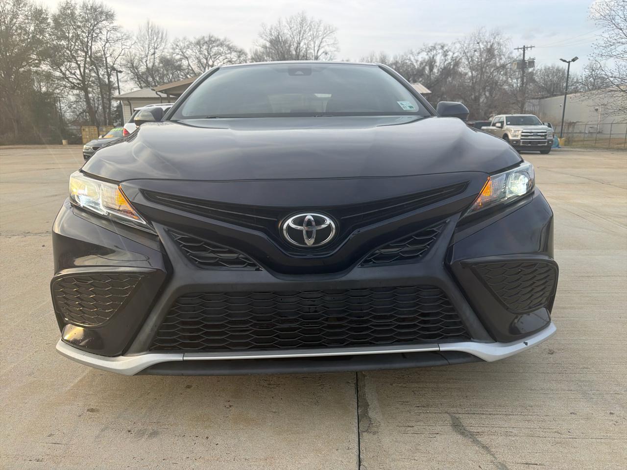 Toyota Camry SE Auto (Natl) 2021