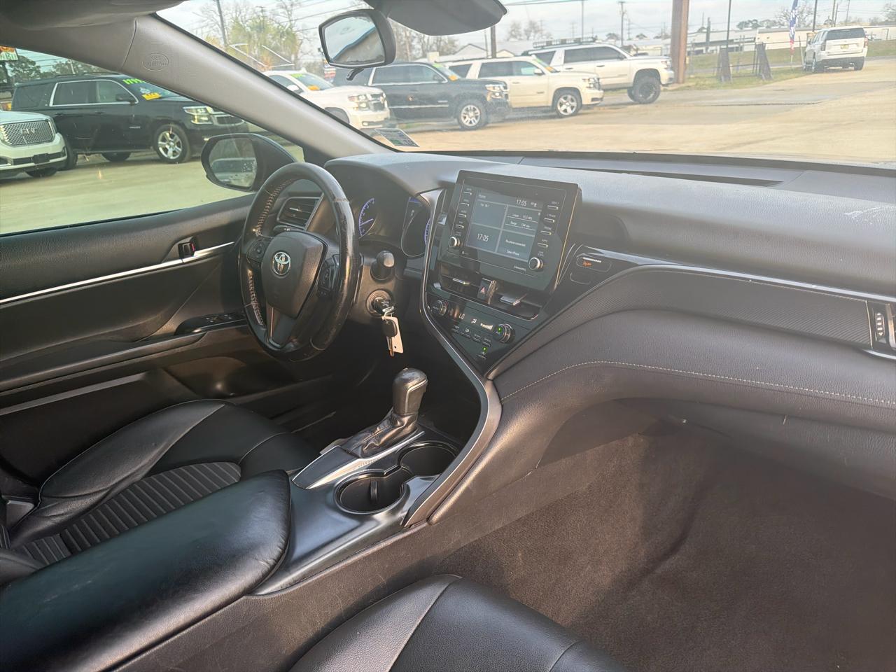 Toyota Camry SE Auto (Natl) 2021