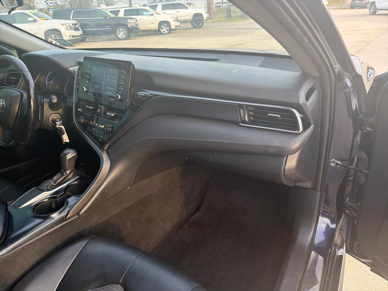 Toyota Camry SE Auto (Natl) 2021