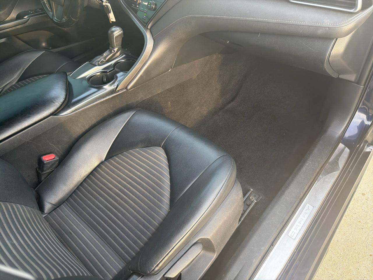 Toyota Camry SE Auto (Natl) 2021