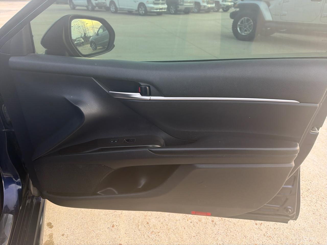 Toyota Camry SE Auto (Natl) 2021