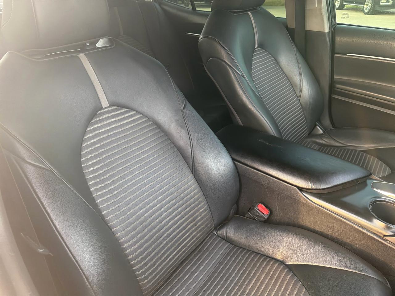 Toyota Camry SE Auto (Natl) 2021