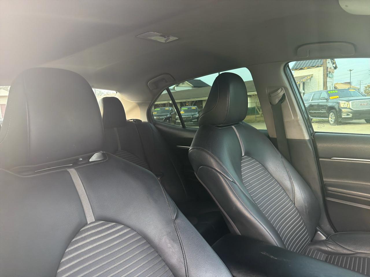 Toyota Camry SE Auto (Natl) 2021