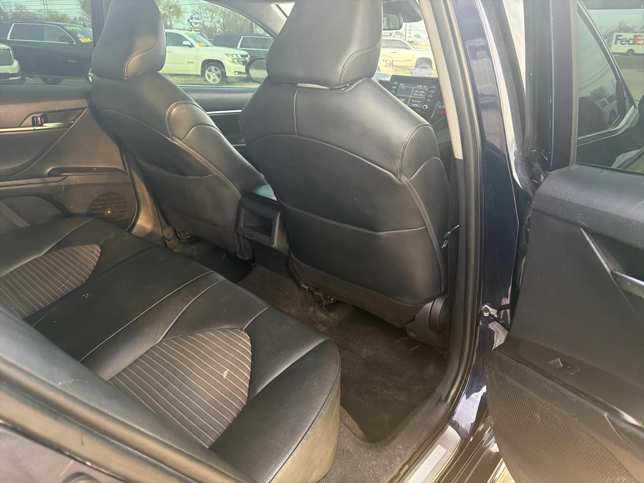 Toyota Camry SE Auto (Natl) 2021