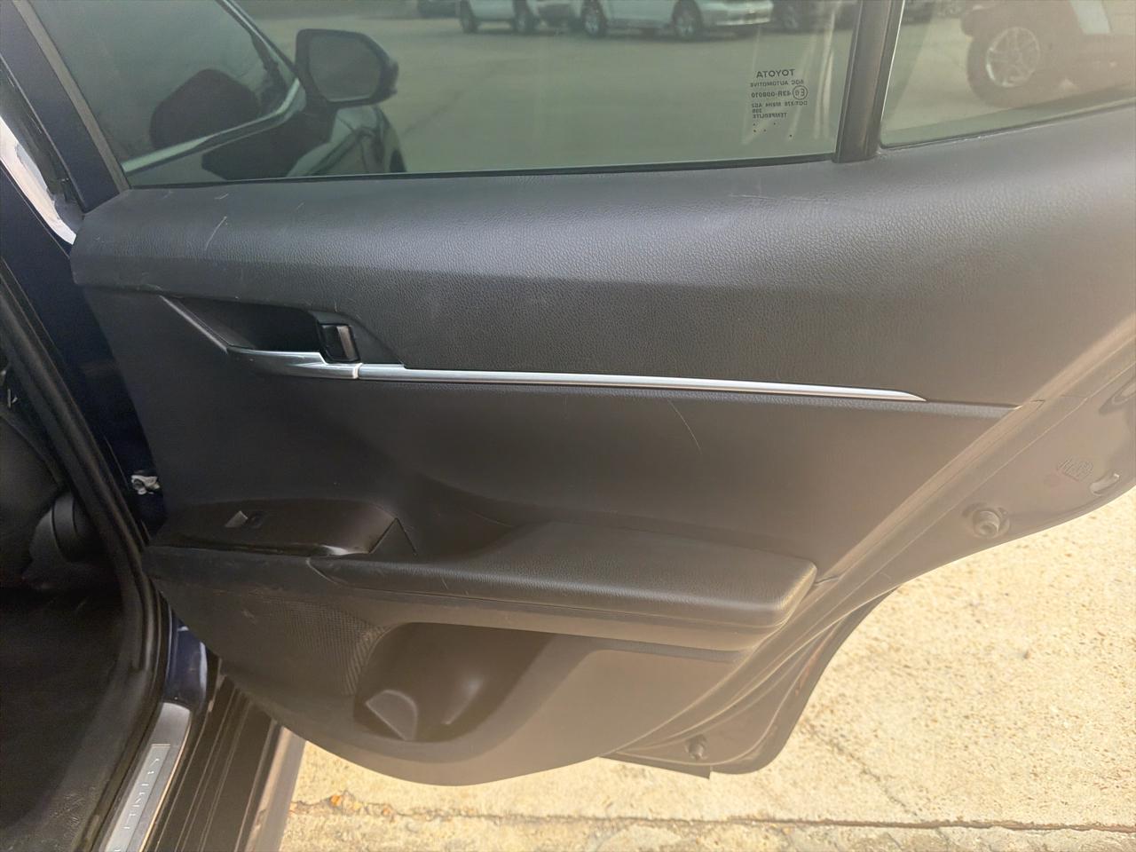 Toyota Camry SE Auto (Natl) 2021