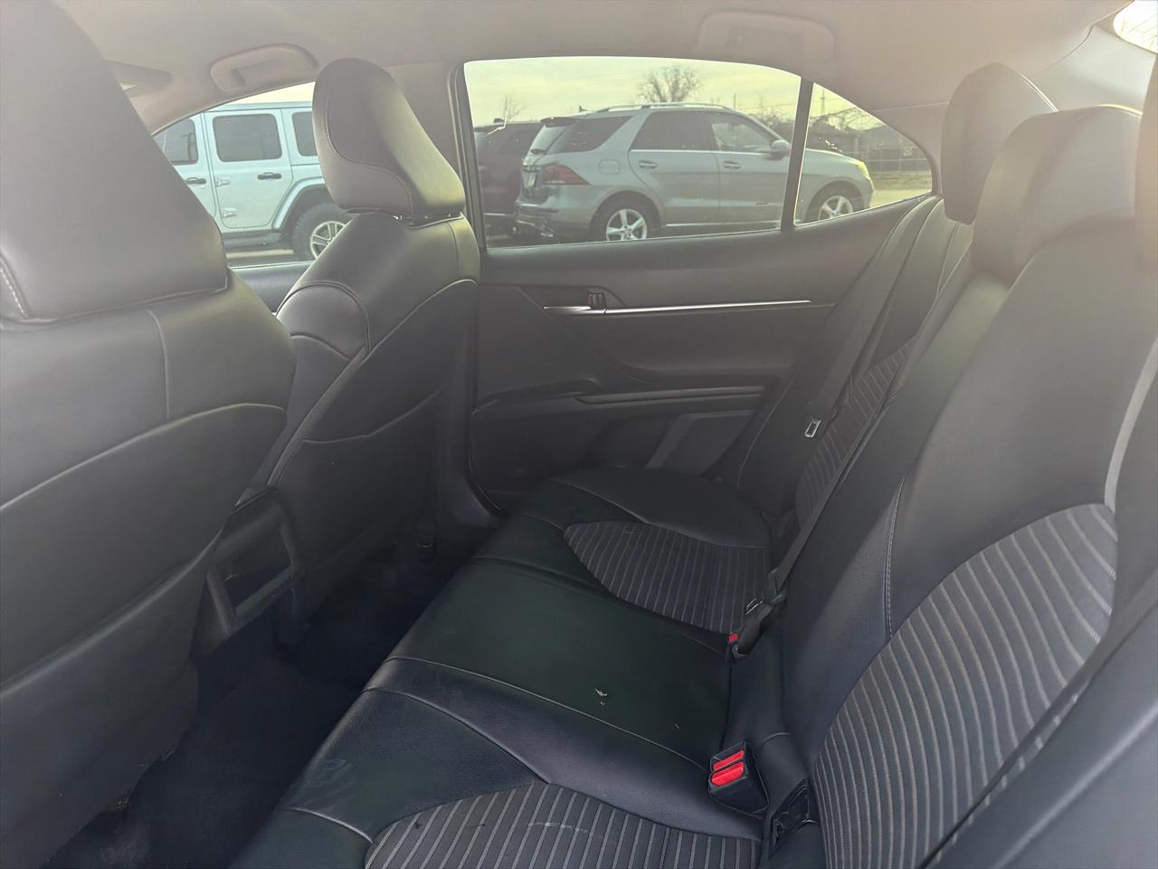 Toyota Camry SE Auto (Natl) 2021