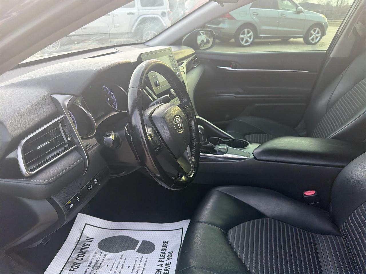 Toyota Camry SE Auto (Natl) 2021