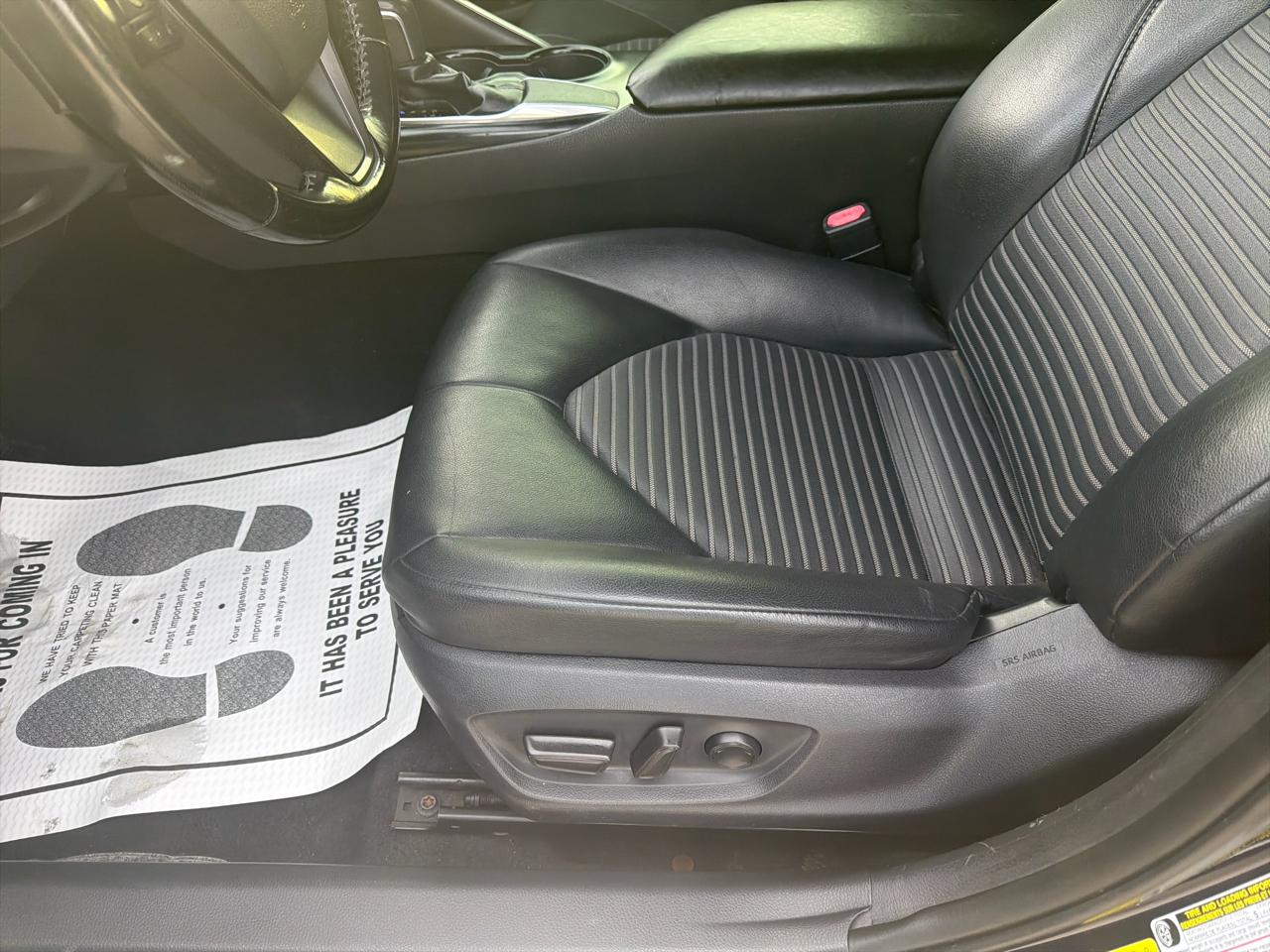 Toyota Camry SE Auto (Natl) 2021