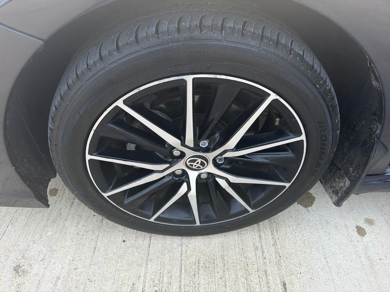 Toyota Camry SE Auto (Natl) 2021