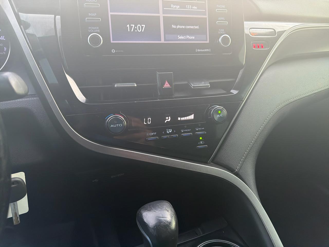 Toyota Camry SE Auto (Natl) 2021