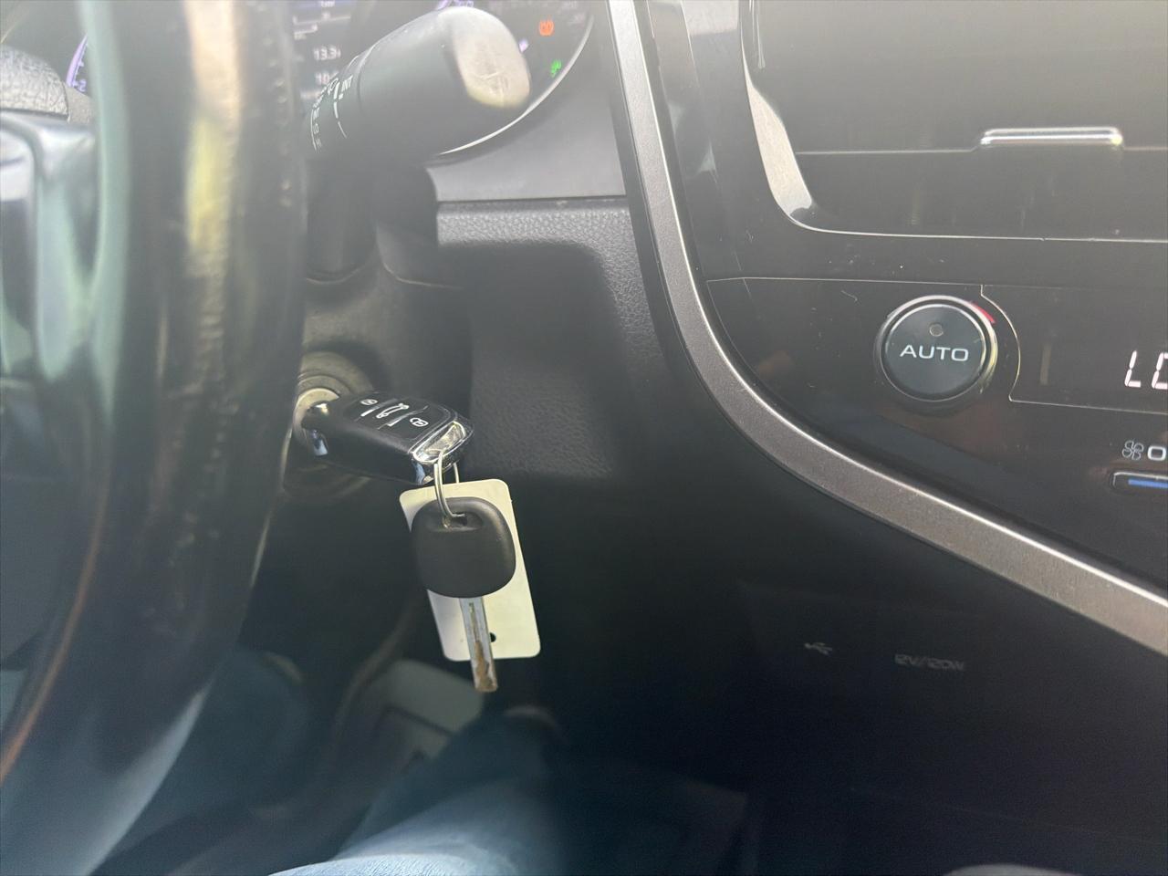 Toyota Camry SE Auto (Natl) 2021