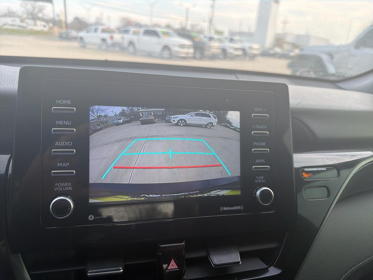 Toyota Camry SE Auto (Natl) 2021