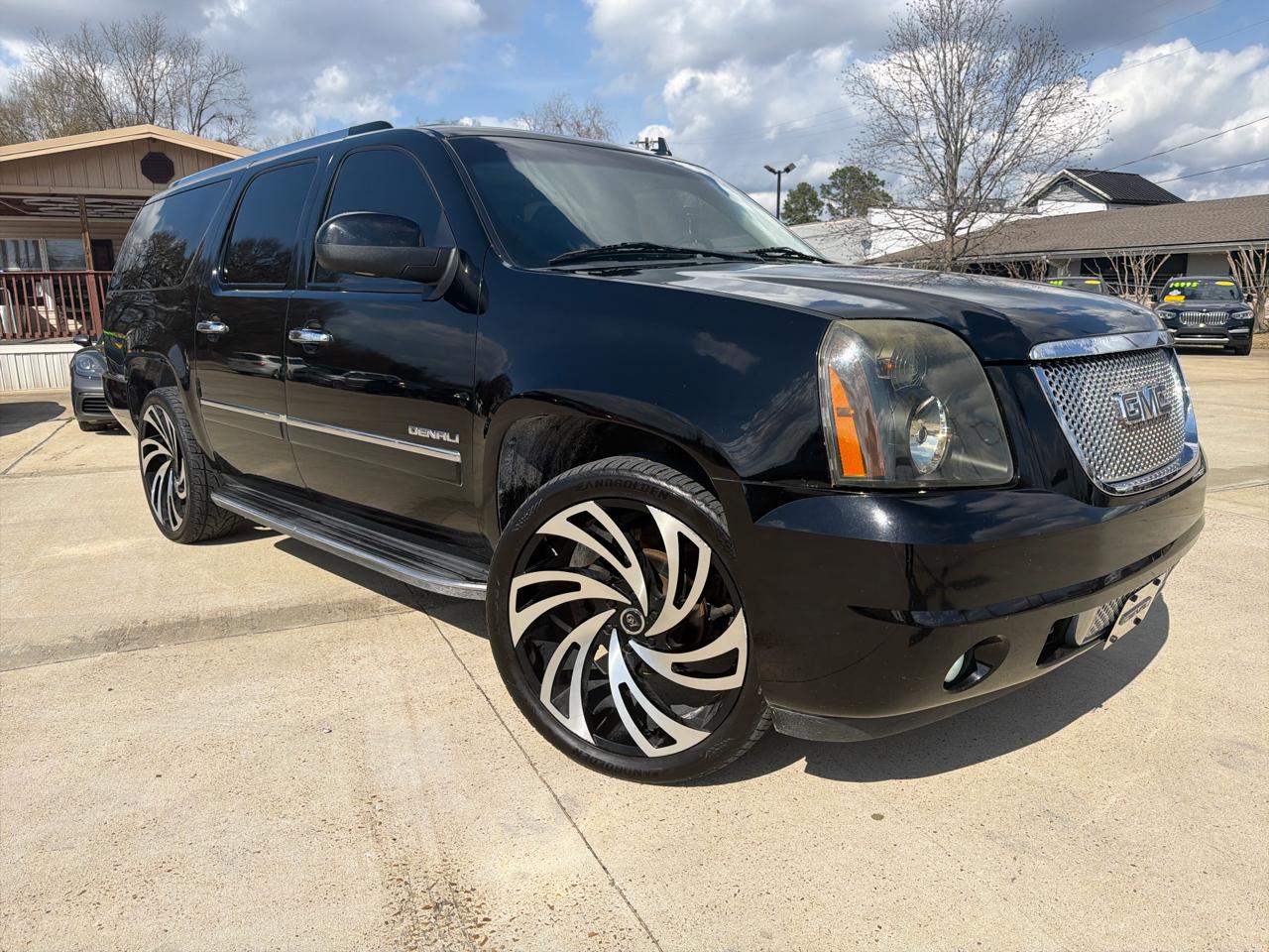 GMC Yukon XL AWD 4dr 1500 Denali 2010