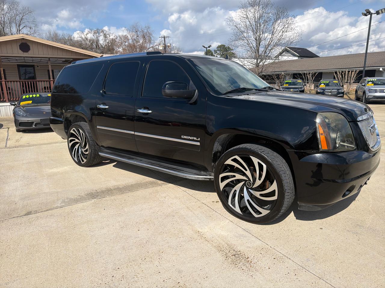 GMC Yukon XL AWD 4dr 1500 Denali 2010