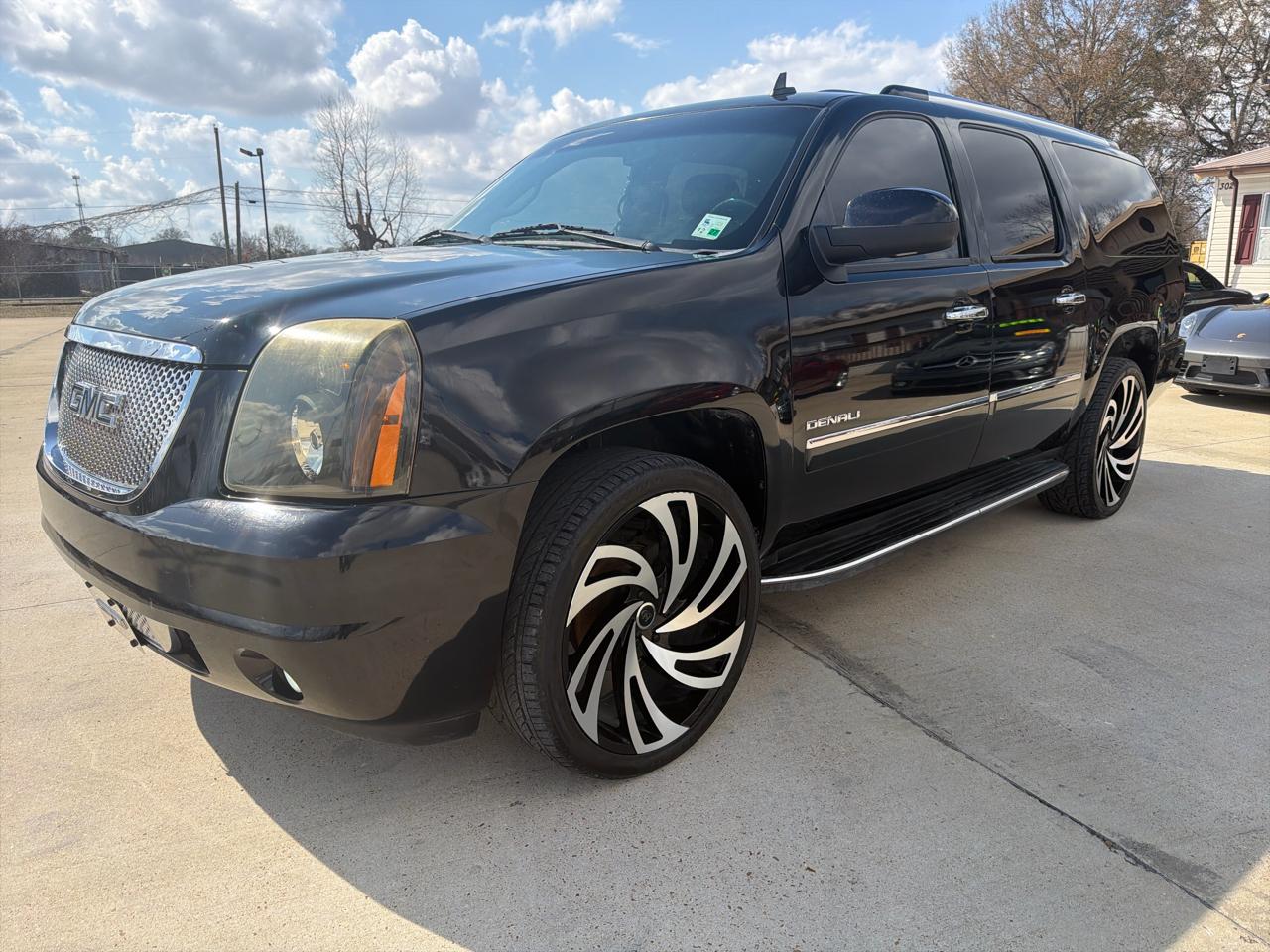 GMC Yukon XL AWD 4dr 1500 Denali 2010