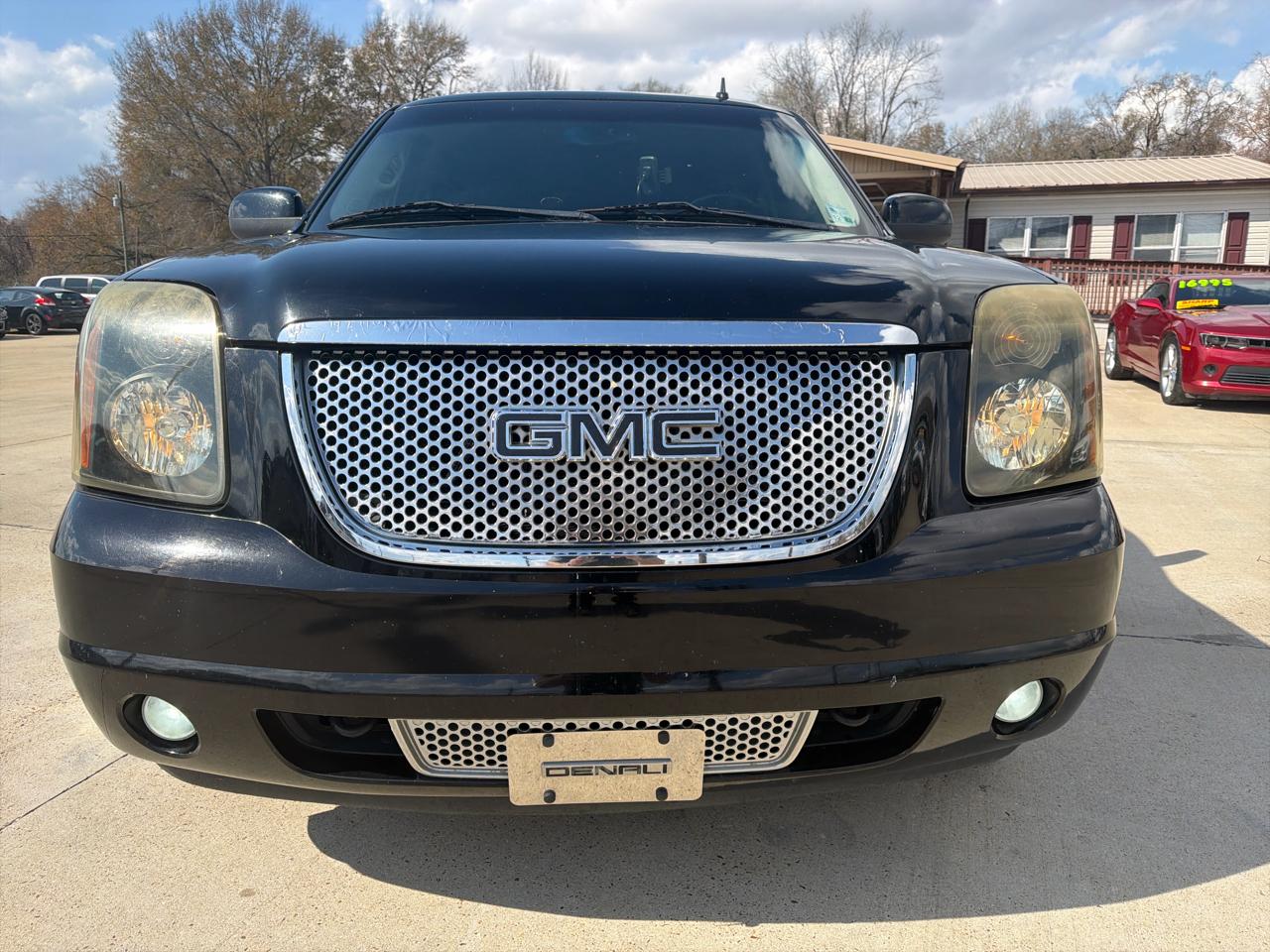 GMC Yukon XL AWD 4dr 1500 Denali 2010